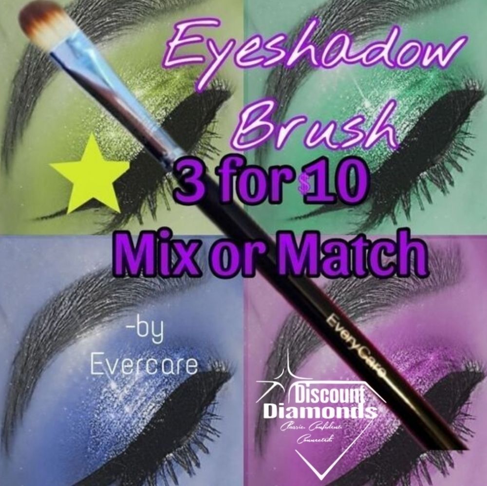 Applicator Brush for Applying Concealer, Blush, Eyeshadow, & Finisher